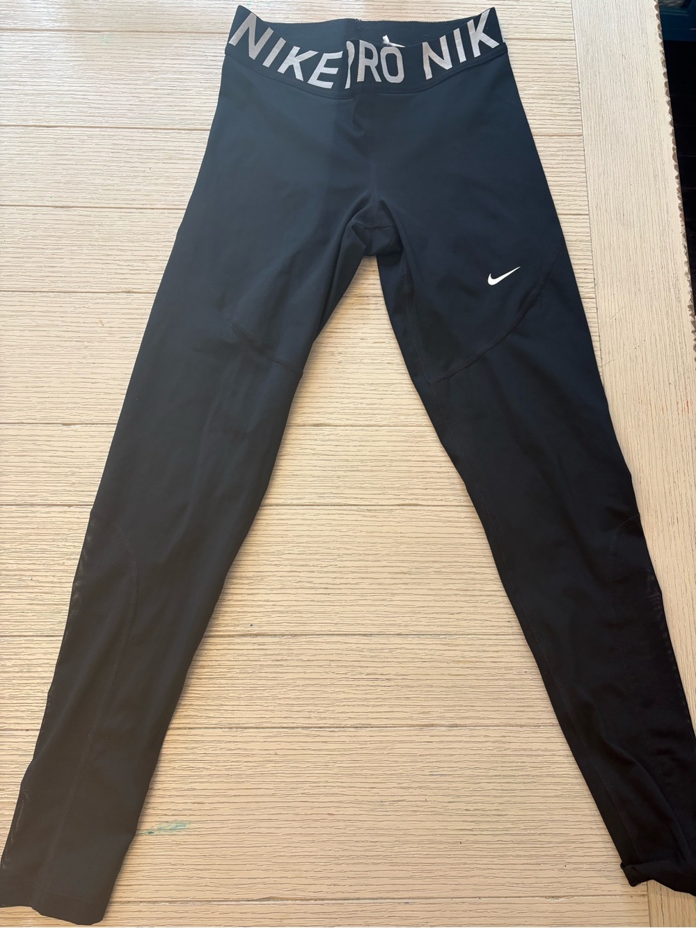 Women’s Nike cropped Leggings